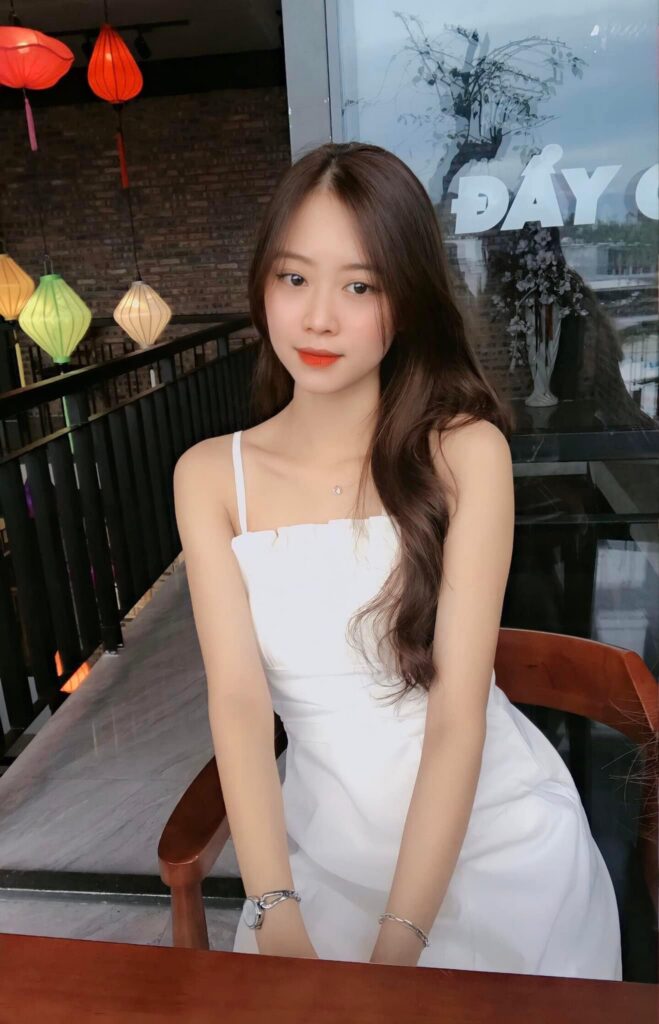 Gái Xinh Mặc Váy Ngắn – Vẻ Đẹp Tự Tin Và Phong Cách Nổi Bật Giữa Phố Phường